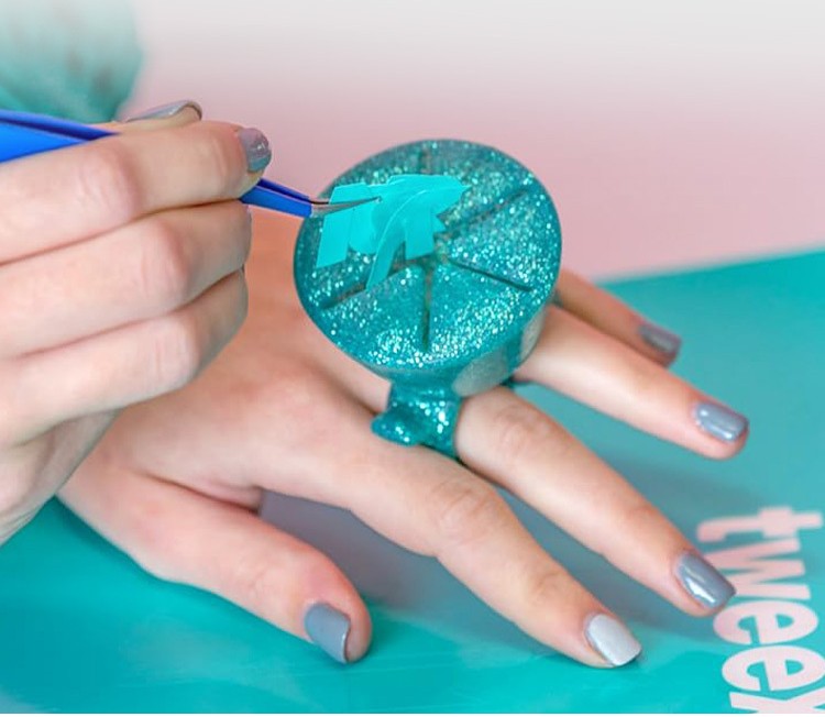 Tweexy's Innovative Weeding Vinyl Ring