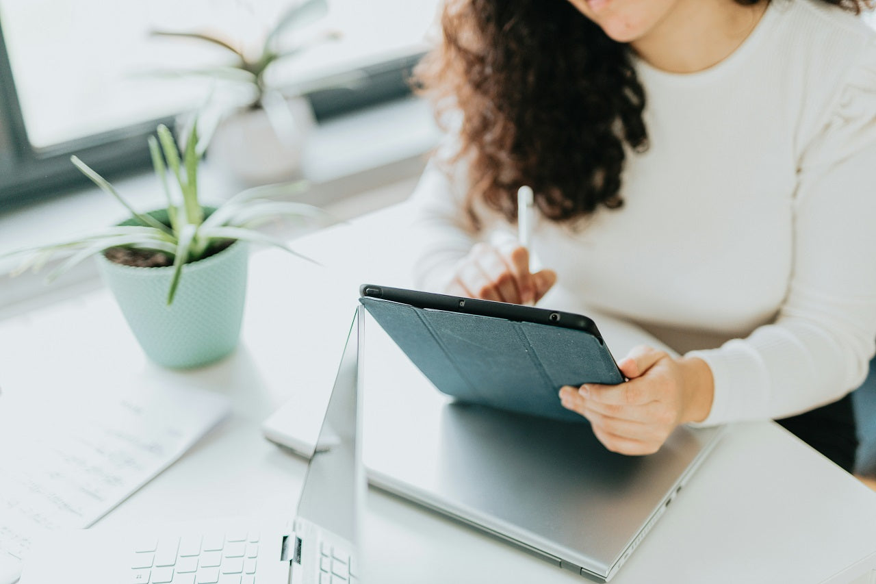 Tweexy Hinge with SmartGrip Technology: Revolutionizing Tablet Usage