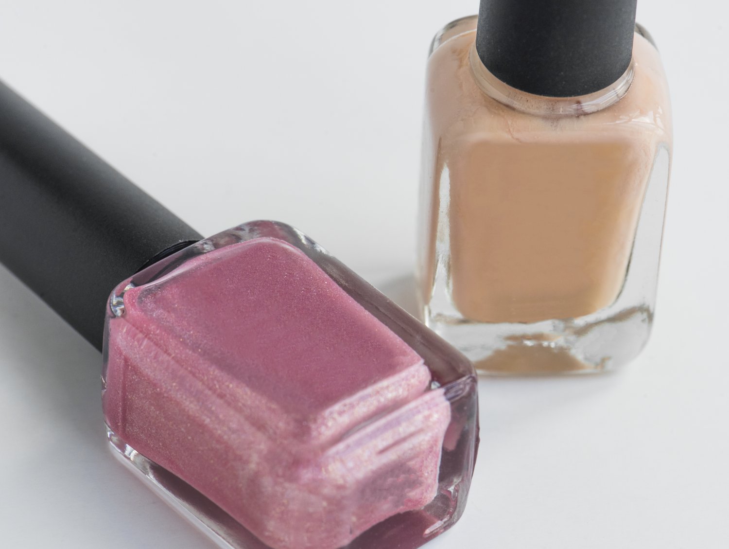 Innovative Beauty Solutions: The Tweexy Wearable Nail Polish Holder Revolution