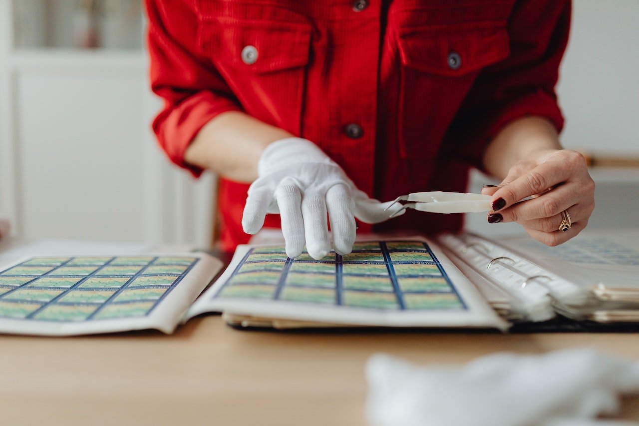 The Beginner's Guide to Vinyl Weeding and How It Works
