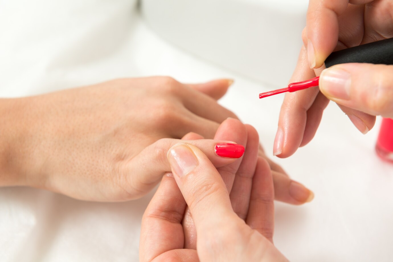 Best Tips for Applying Nail Polish with Tweexy Holder