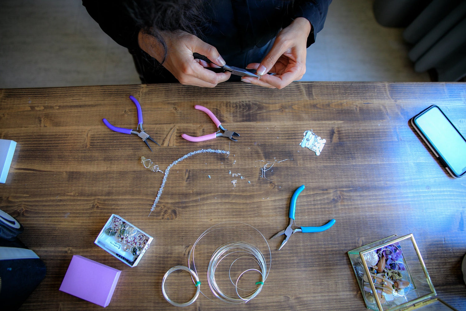 Hinge and DIY Jewelry: Discover the Creative Possibilities